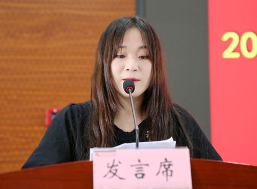 在校生代表—土木工程162班李妙同学发言